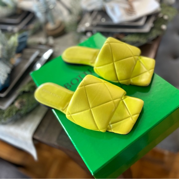 BOTTEGA VENETA PADDED FLAT SANDALS - Picture 1 of 5
